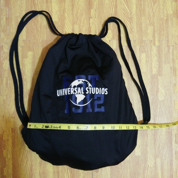 Universal Studios Est. 1912 Classic Graphic Quikflip Black Hoodie to Backpack XL - Picture 9 of 11